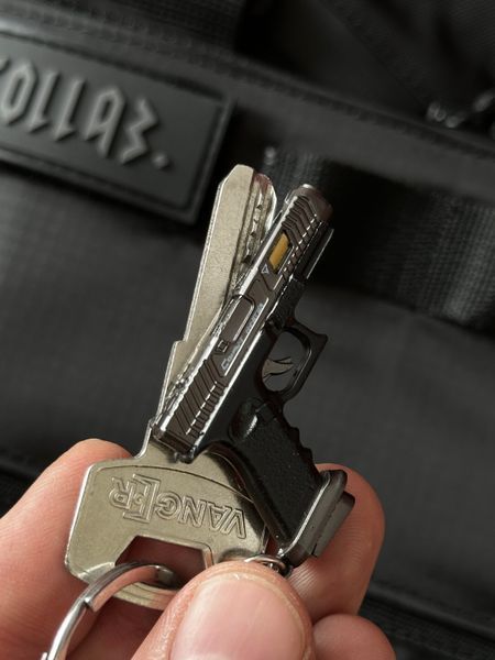 Металевий брелок-пістолет Glock 34 TTI Combat Master MINI, чорний BREL-112.1 фото