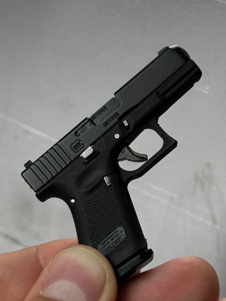 Glock 19 з імітацією вильоту гільз та кейсом BREL-115 фото