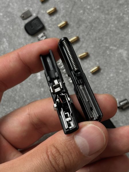 Glock 19 з імітацією вильоту гільз та кейсом BREL-115 фото