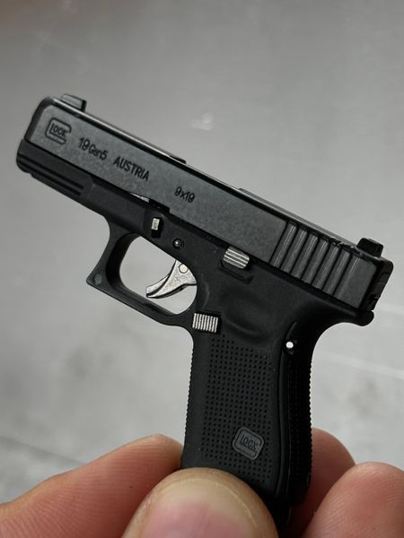 Glock 19 з імітацією вильоту гільз та кейсом BREL-115 фото