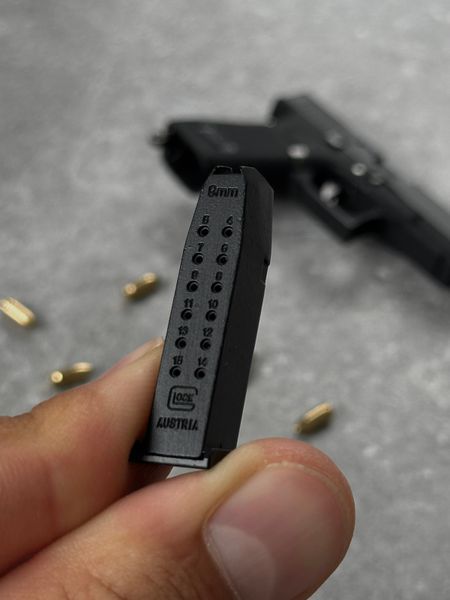 Glock 19 з імітацією вильоту гільз та кейсом BREL-115 фото