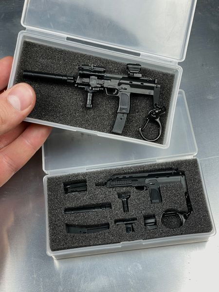 Мініатюрний брелок-автомат MP7A2, койот BREL-10.2 фото
